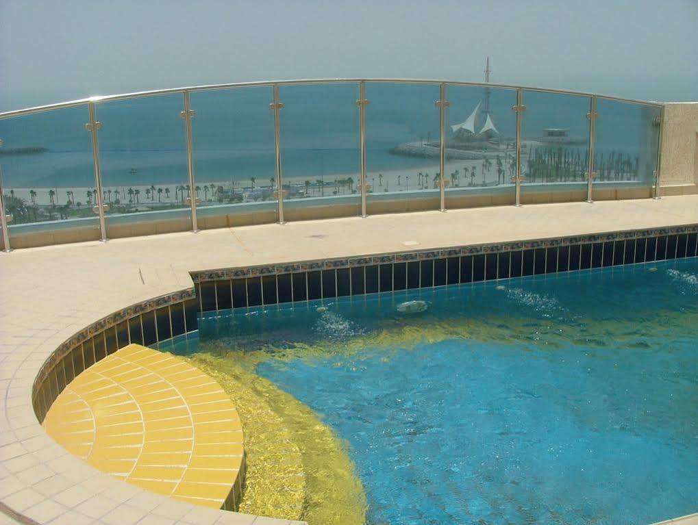 Le Royal Corniche Hotel Kuwait City Exterior foto